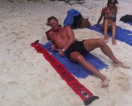 Foto mit Vereinsschal in Koh Samet