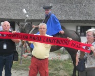 Foto mit Vereinsschal in Hortobágy