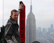 Foto mit Vereinsschal in New York