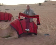Foto mit Vereinsschal in Dubai