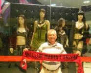 Foto mit Vereinsschal in Dubai