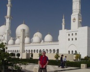Foto mit Vereinsschal in Abu Dhabi