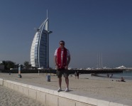 Foto mit Vereinsschal in Dubai