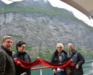 Foto mit Vereinsschal in Geiranger