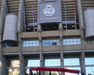 Foto mit Vereinsschal in Madrid