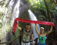 Foto mit Vereinsschal in Morne Trois Pitons Nationalpark