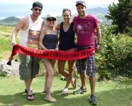 Foto mit Vereinsschal in Bathsheba