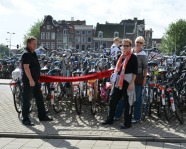 Foto mit Vereinsschal in Amsterdam