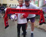 Foto mit Vereinsschal in Wien