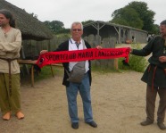 Foto mit Vereinsschal in Busdorf