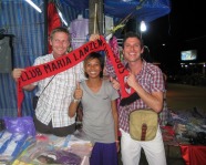 Foto mit Vereinsschal in Phuket