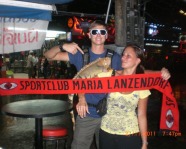 Foto mit Vereinsschal in Phuket