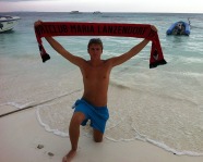 Foto mit Vereinsschal in Phuket